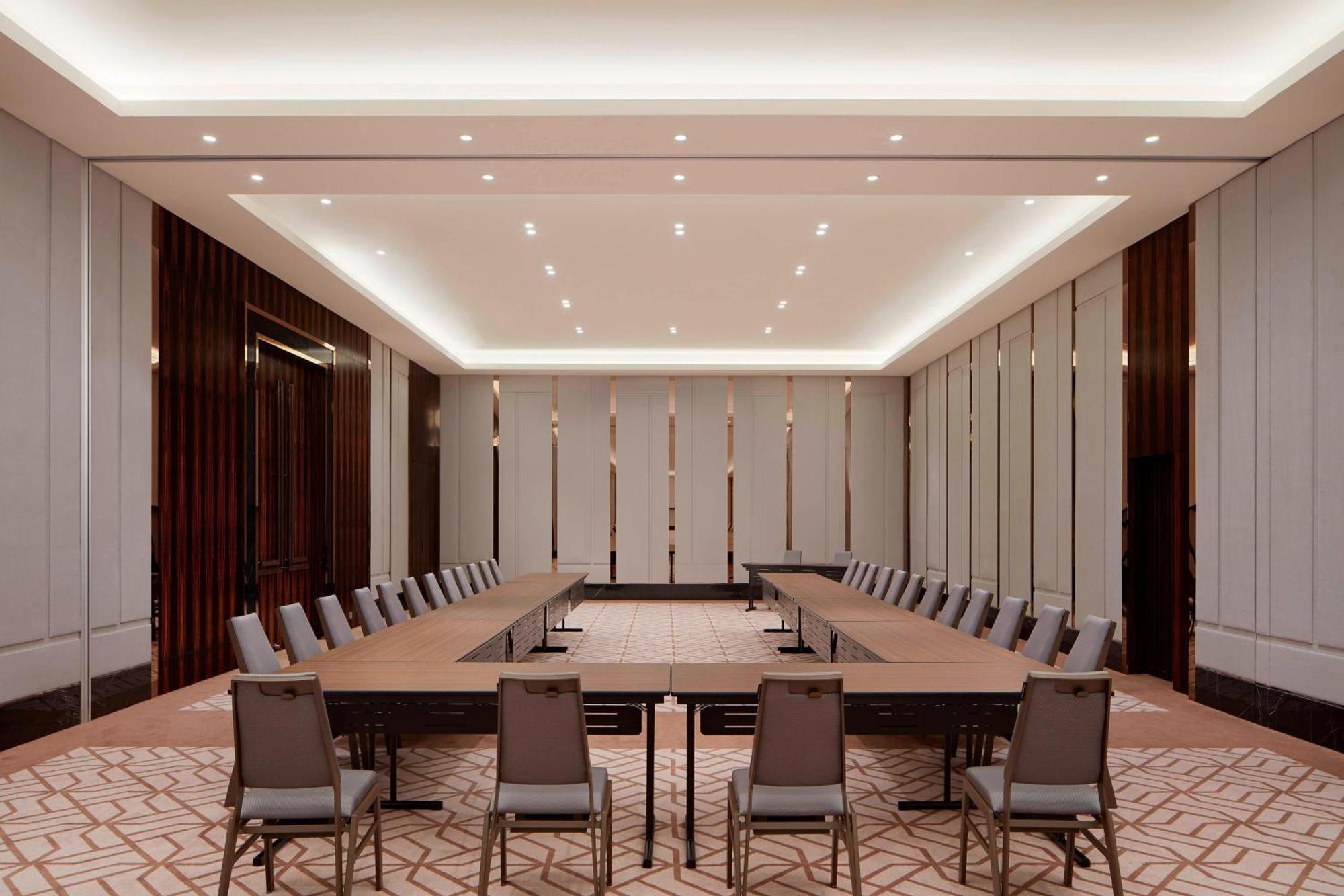 Sheraton Petaling Jaya Hotel Экстерьер фото The meeting room of the Prime Minister