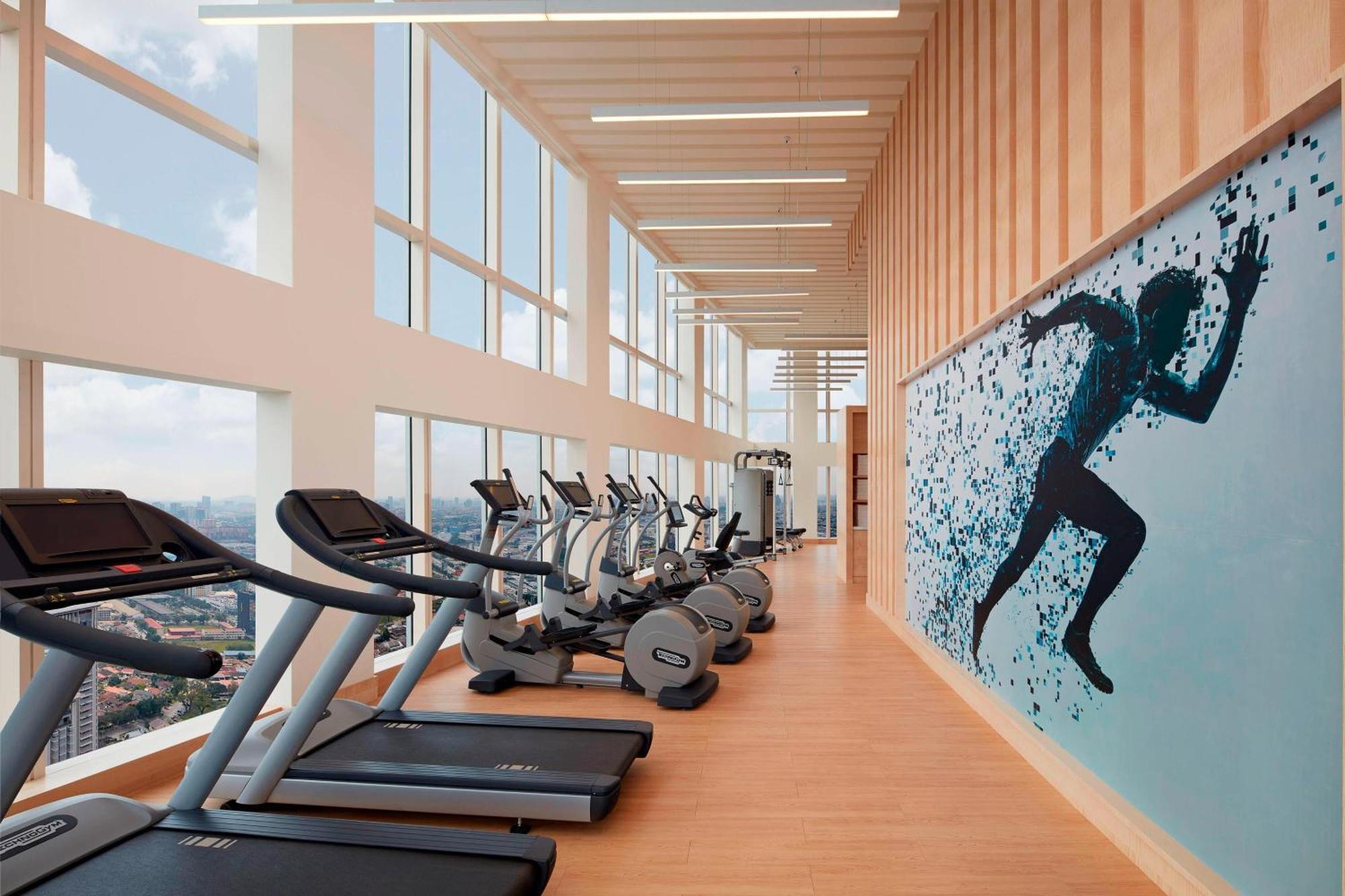 Sheraton Petaling Jaya Hotel Экстерьер фото The gym at the 101 Tower